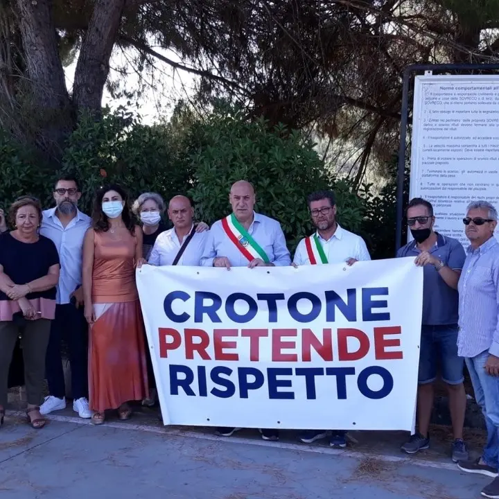 Rifiuti a Crotone, il sindaco Voce contro l'ordinanza regionale: «Non siamo pattumiera della Calabria»