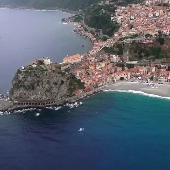 Scilla, turista brasiliana denuncia una violenza sessuale sul lungomare: uomo arrestato dai Carabinieri\n