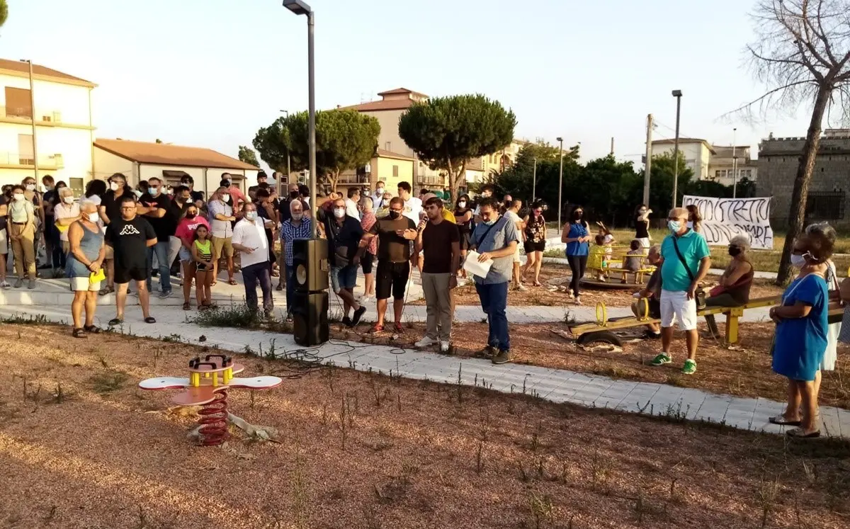 Ecodistretto di Villapiana, cittadini in piazza per dire no. Raspa: «Sarà un monnezzaio»