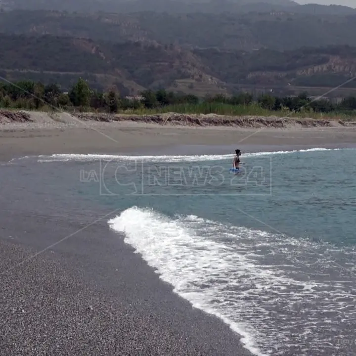 Balneazione Calabria, l'Arpacal individua sei punti non conformi nelle acque di Catanzaro e Stalettì
