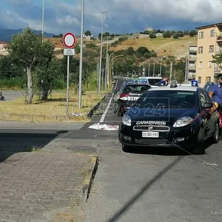 Incidente mortale a Soverato, donna di 53 anni travolta e uccisa da un'auto