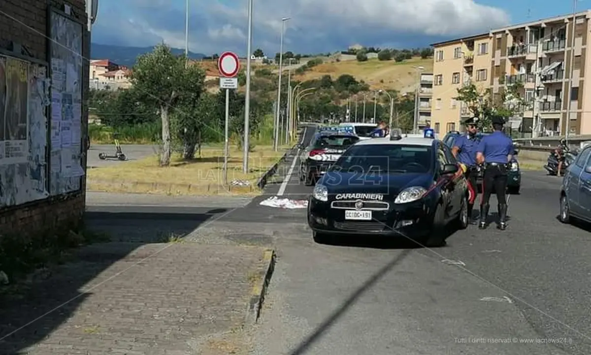 Incidente mortale a Soverato, donna di 53 anni travolta e uccisa da un'auto