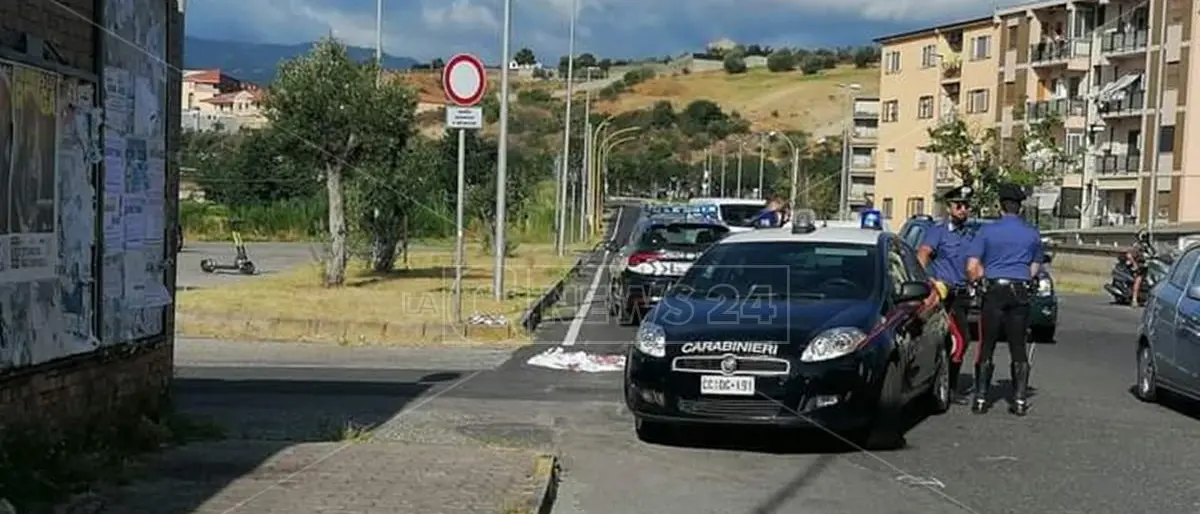 Incidente mortale a Soverato, donna di 53 anni travolta e uccisa da un'auto