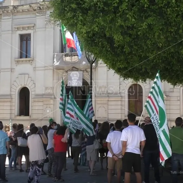 Reggio Calabria, la protesta dei lavoratori Terzo settore non si placa, s'attende il tavolo tecnico in Comune