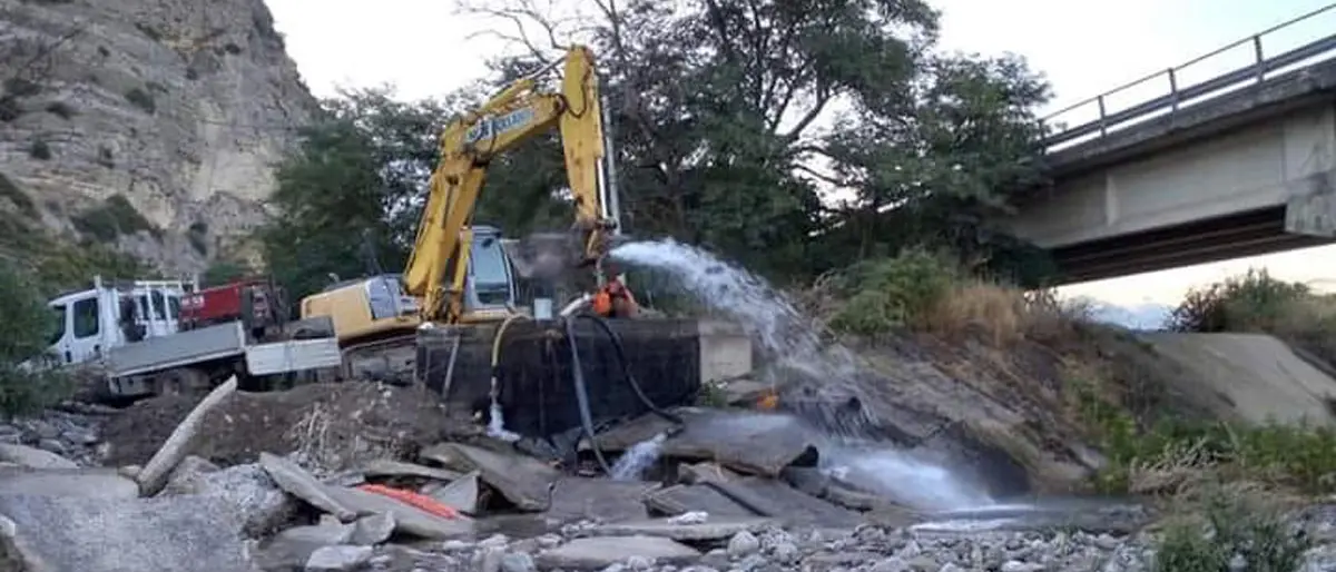 Crotone, una perdita alla condotta idrica lascia diversi quartieri senz’acqua