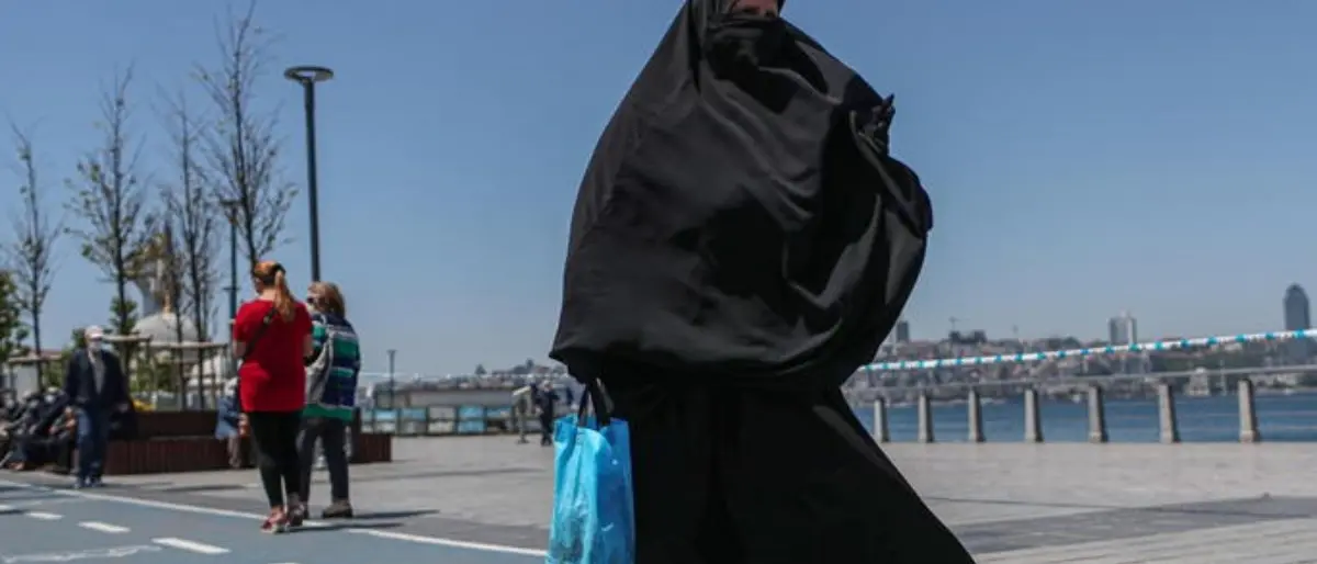 La Turchia critica la Corte Ue sul divieto del velo al lavoro: «Viola le libertà religiose»