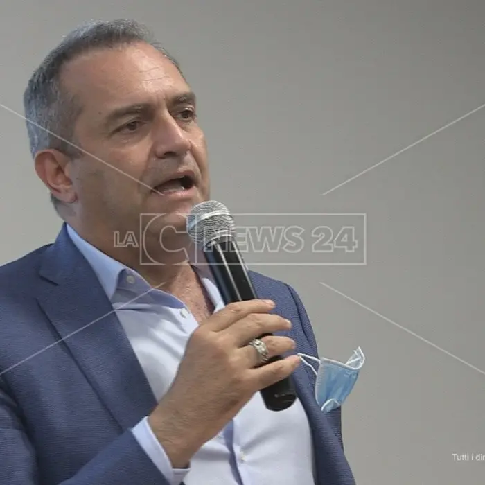 De Magistris a Tropea: «Siamo l’alternativa. Bruni che credibilità può avere?»