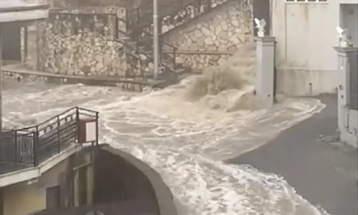 Bomba d’acqua a San Marco Argentano, disagi nel centro abitato