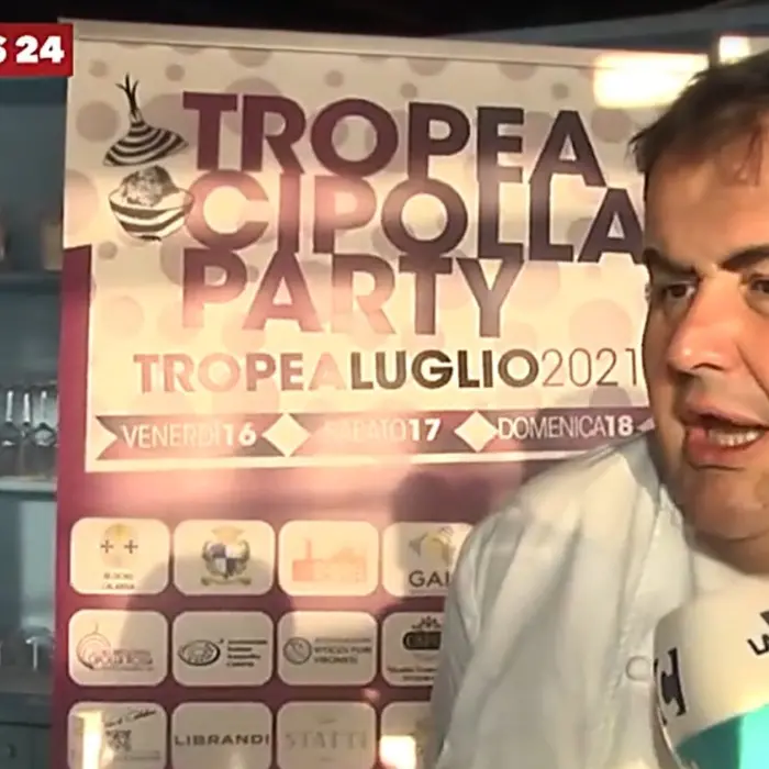 Tropea, lo chef stellato Esposito ambasciatore della cipolla rossa: «È un prodotto unico al mondo»