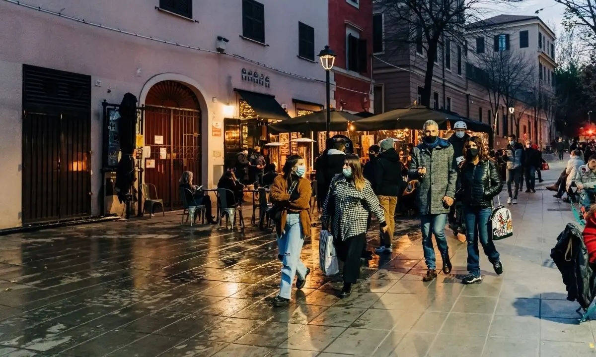 Covid, ipotesi zona gialla per le Regioni con le terapie intensive occupate sopra al 5%