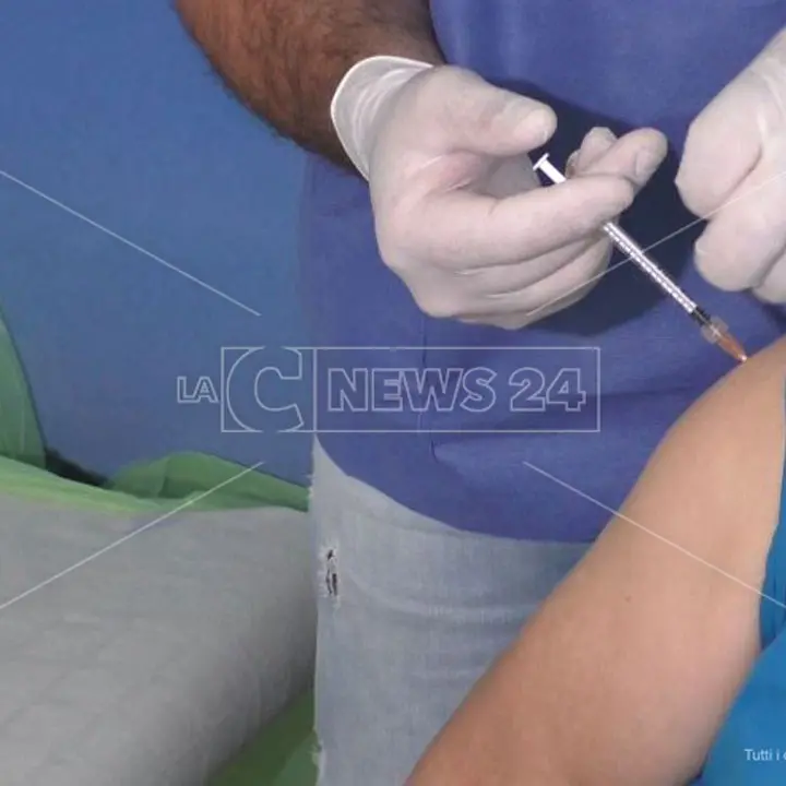 Vaccini anti-Covid, oltre metà della popolazione italiana immunizzata