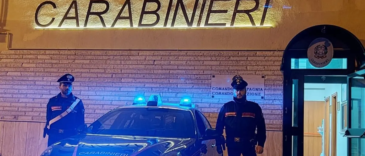 Corigliano Rossano, piante di marijuana sul balcone di casa: arrestato un 50enne