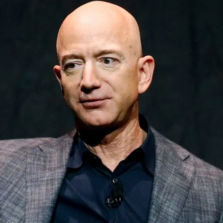 Jeff Bezos nello spazio con la sua capsula New Shepard: «Il miglior giorno in assoluto»