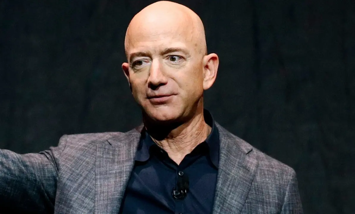 Jeff Bezos nello spazio con la sua capsula New Shepard: «Il miglior giorno in assoluto»