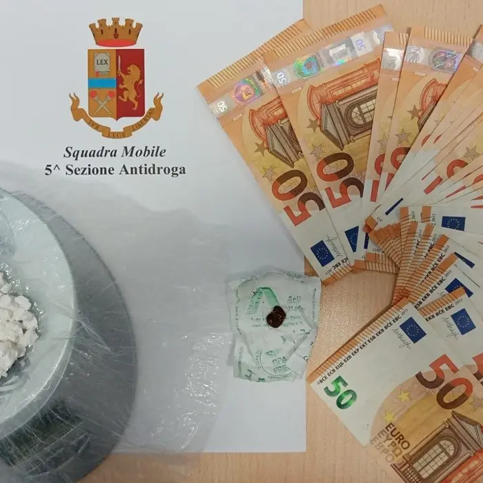 Cosenza, droga nascosta nel contatore della luce: arrestato 26enne