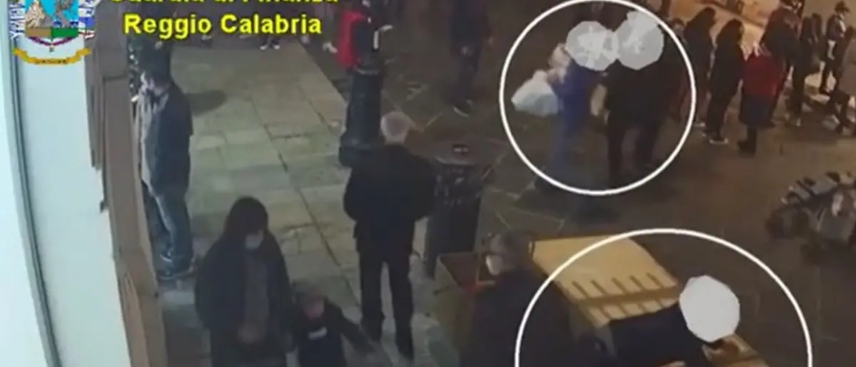 Reggio Calabria, i nomi degli agenti della Polizia locale arrestati e sospesi per furti di merce a ambulanti