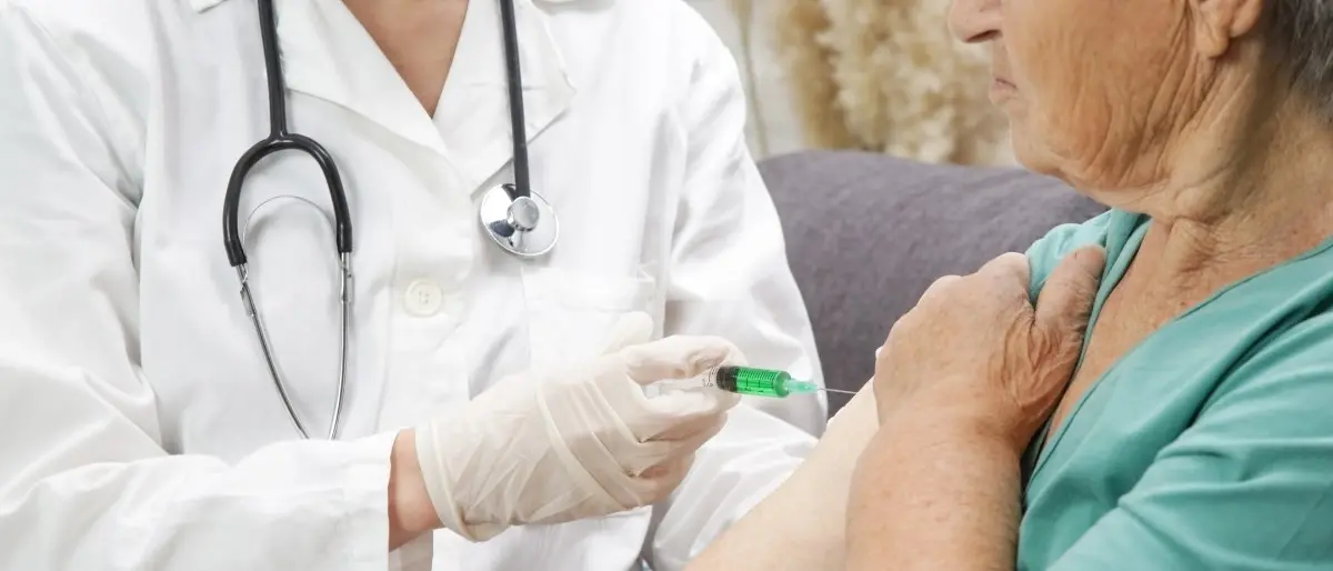 Covid, casi «anche tra vaccinati ma incidenza 10 volte più bassa»: le precisazioni Iss