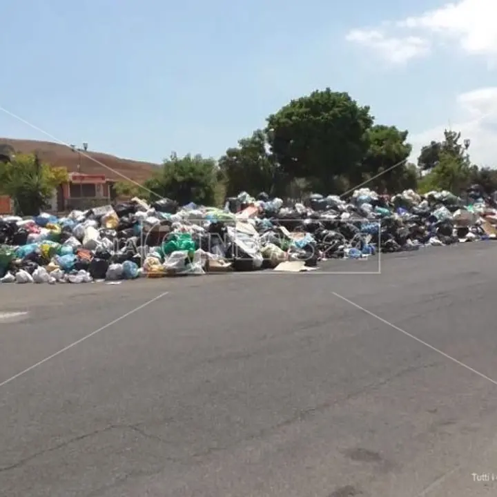 Crotone, ordinanza del sindaco: la spazzatura sarà raccolta e stoccata fuori città
