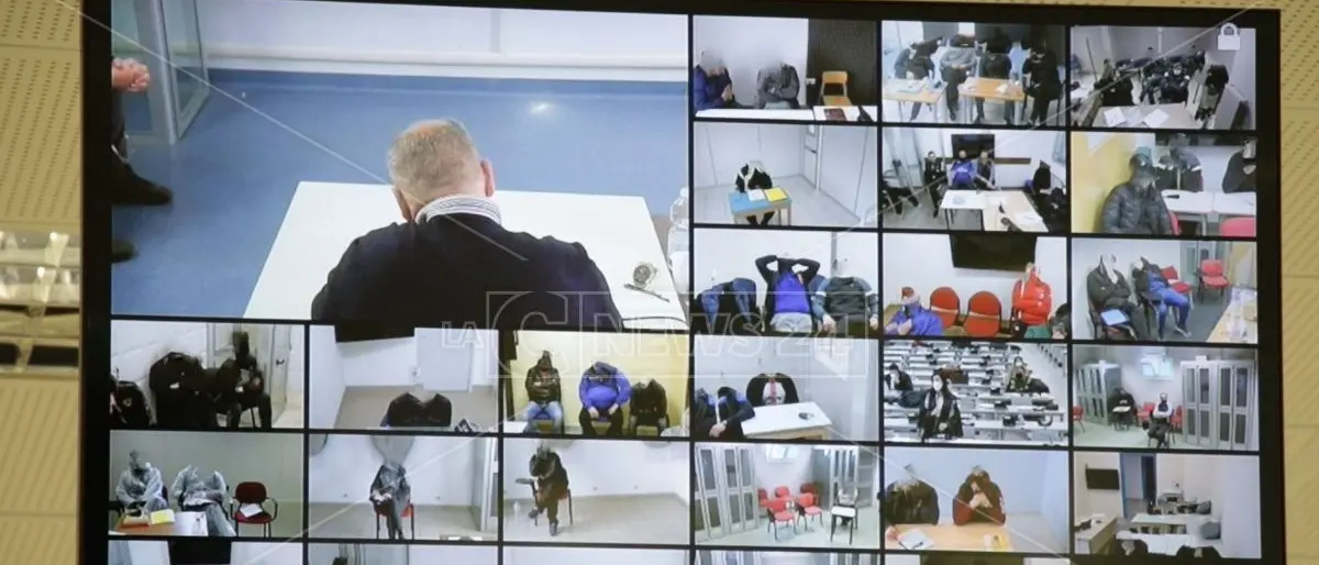 Mazzette, omicidi e riciclaggio: il pentito Arena racconta l’ascesa di Fiarè e Razionale