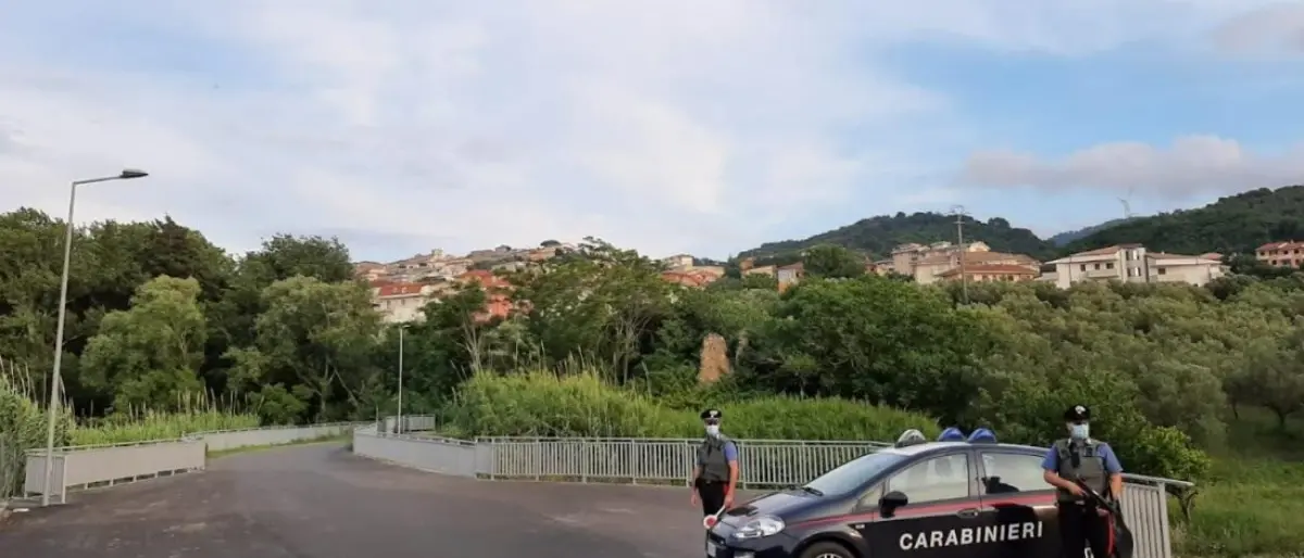 Maida, le rubano i risparmi dopo averla minacciata e picchiata: arrestati coniugi