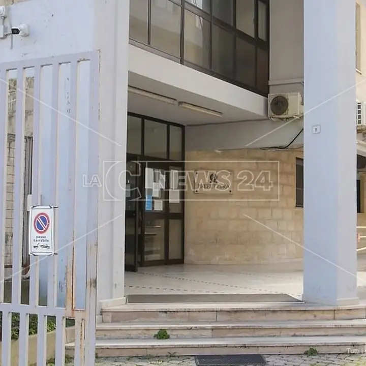 Emergenza rifiuti a Crotone, la prefettura boccia l’ordinanza del sindaco: «È illegittima»