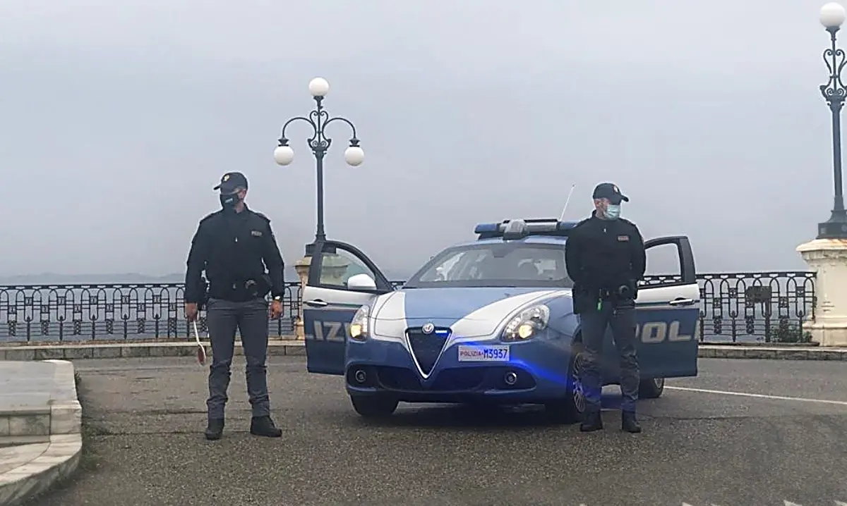 Incendio doloso e furti di auto, la polizia arresta tre reggini in due operazioni