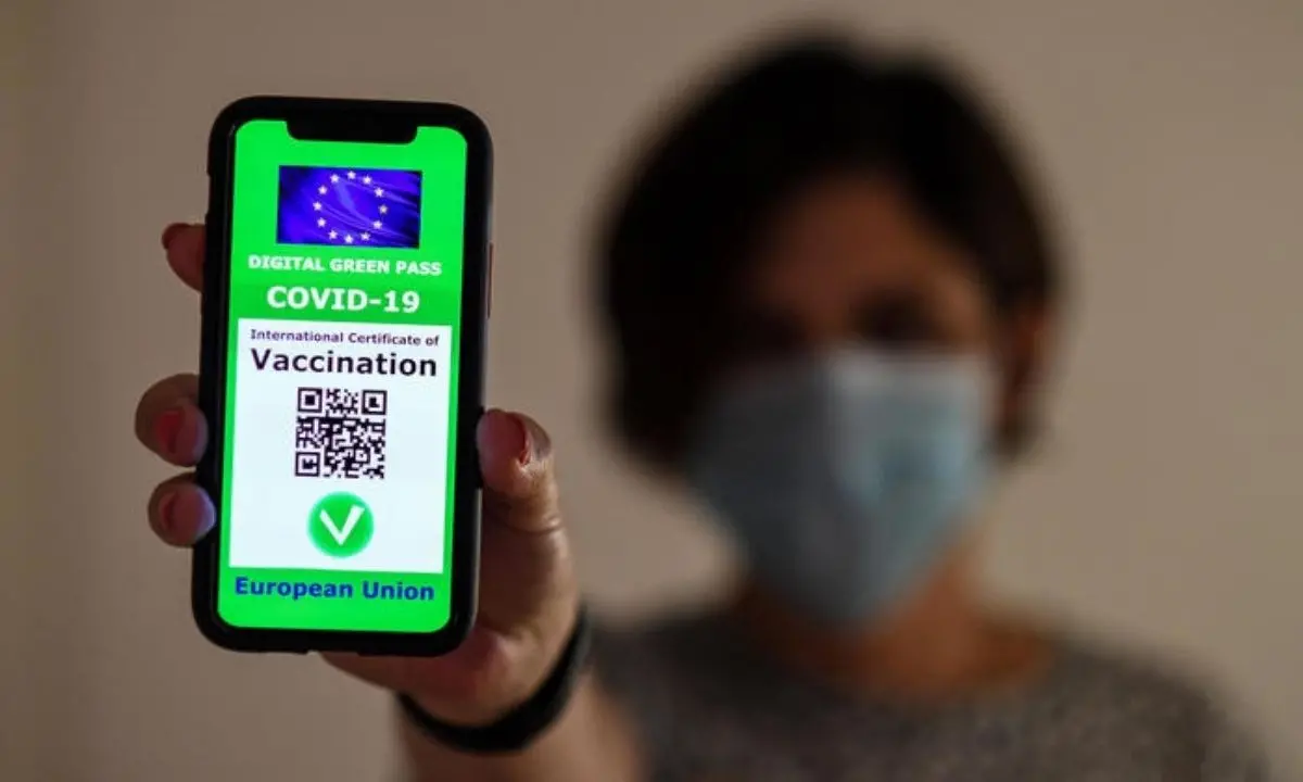 Green pass, i vaccinati dell’ultima ora potrebbero non arrivare con le carte in regola al 6 agosto