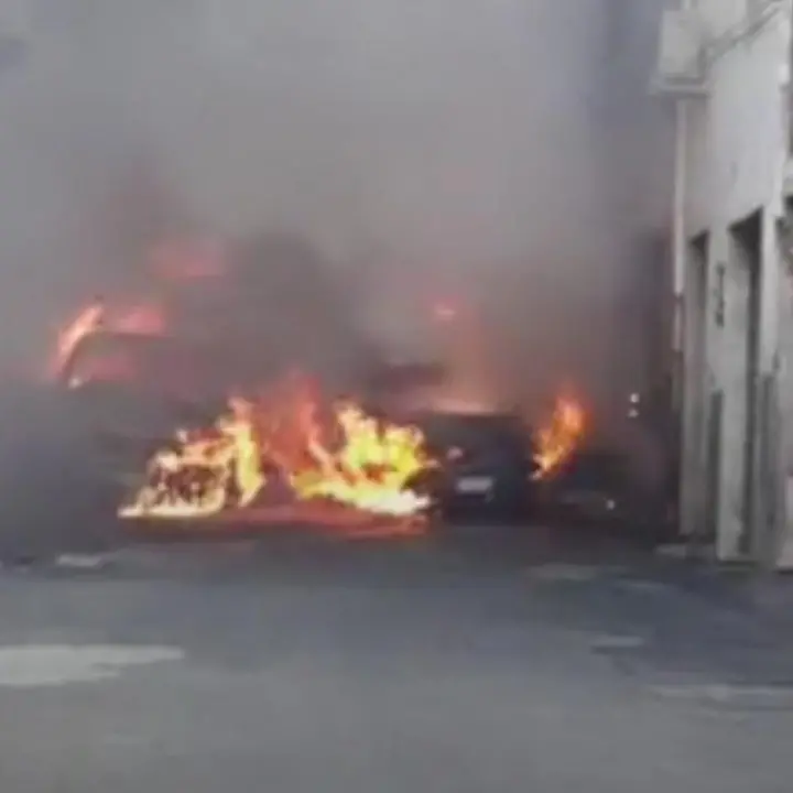 Corigliano Rossano, auto in fiamme e pestaggio: si sospetta una spedizione punitiva