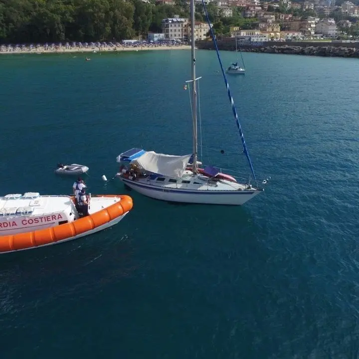 Barca alla deriva nelle acque del Vibonese: sei persone salvate dalla capitaneria