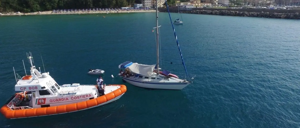 Barca alla deriva nelle acque del Vibonese: sei persone salvate dalla capitaneria