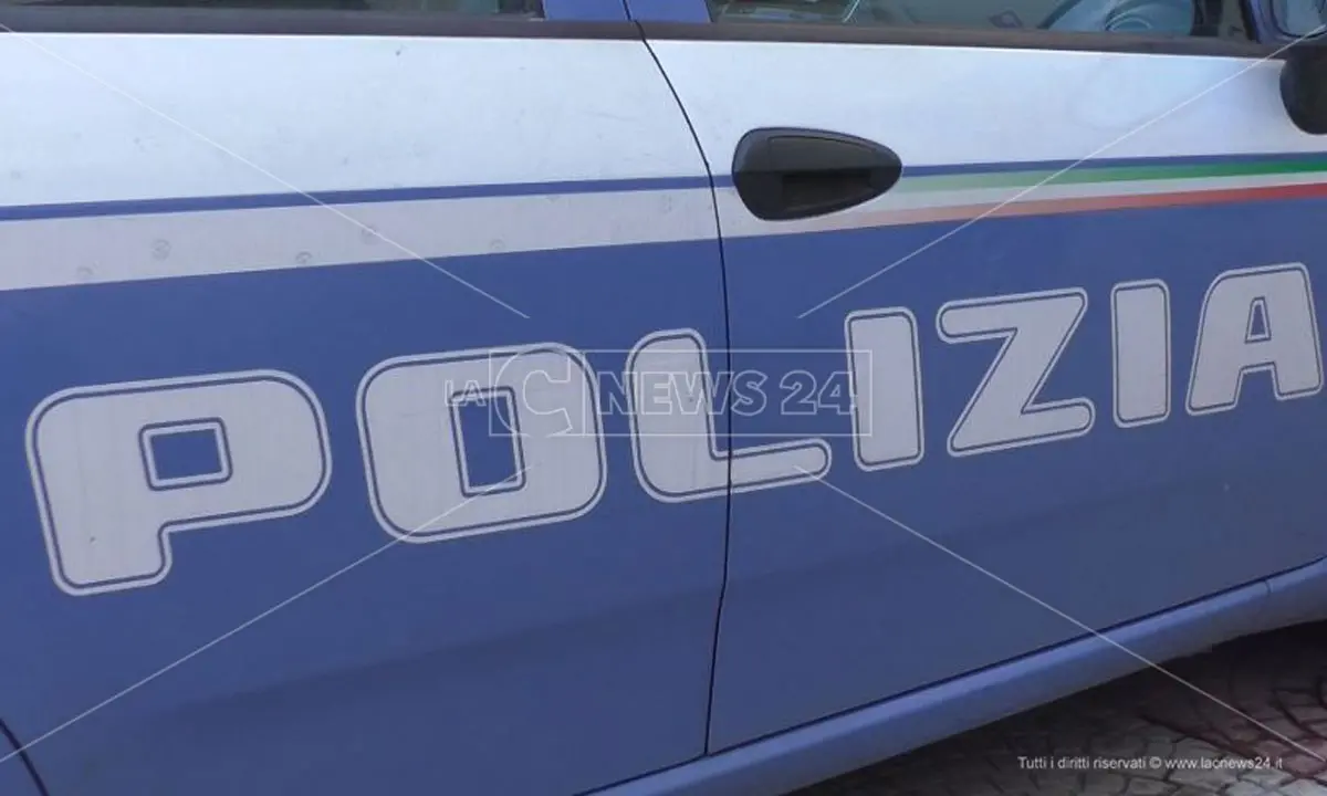 Cosenza, picchiava i genitori se non gli davano i soldi per la droga: 25enne allontanato da casa
