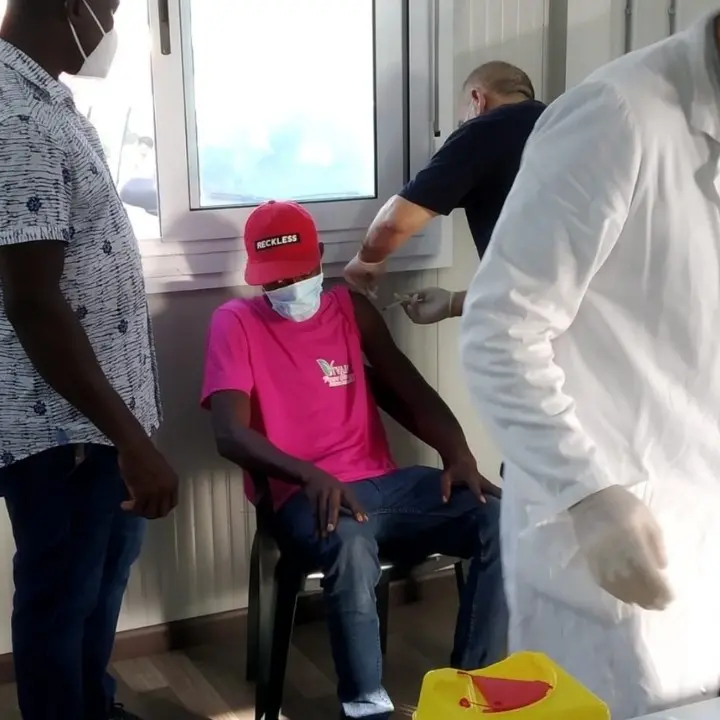 Covid, vaccinati 172 migranti nella tendopoli di San Ferdinando