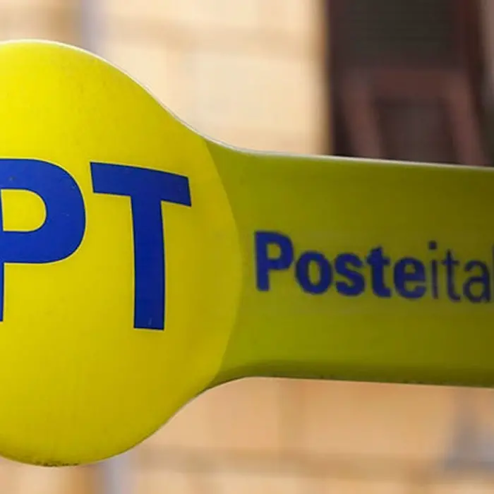 Disagi utenti ufficio postale di Bonifati, la replica dell’azienda: «Gestione orari dipende da Covid»
