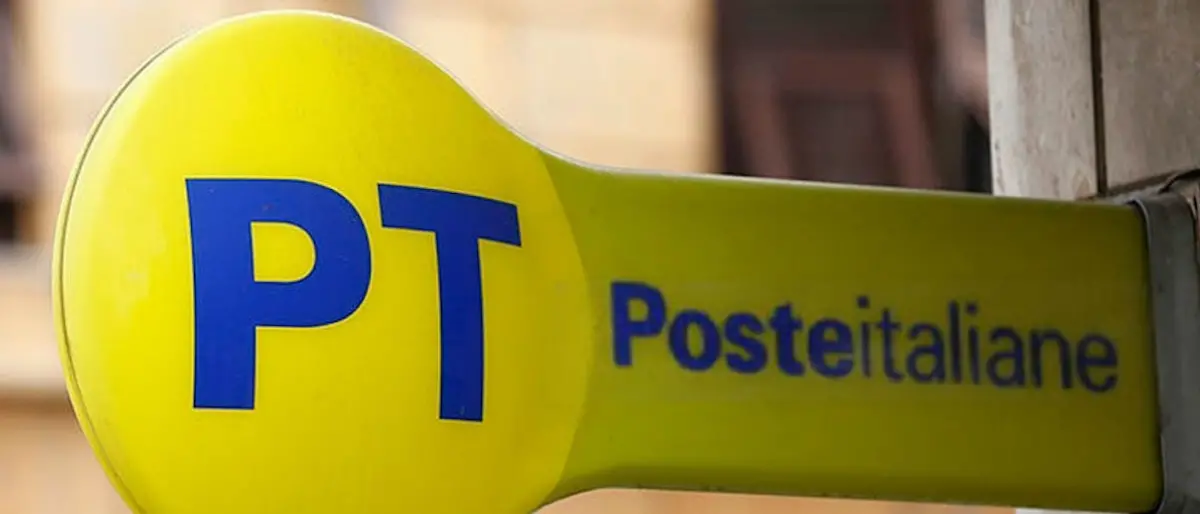 Disagi utenti ufficio postale di Bonifati, la replica dell’azienda: «Gestione orari dipende da Covid»