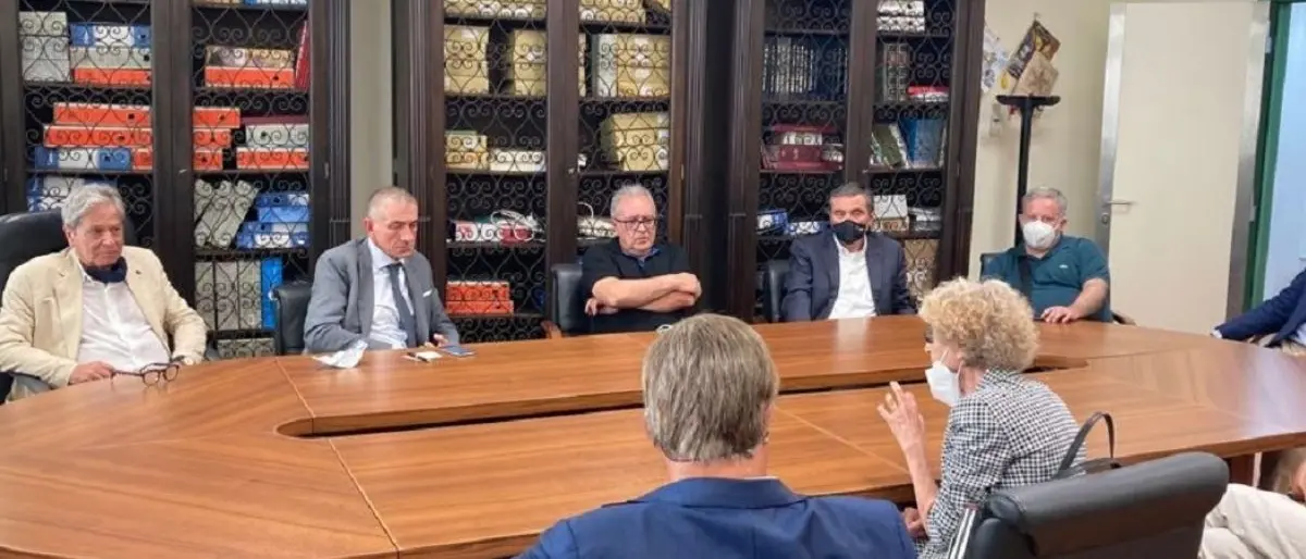 Covid, ordini farmacisti a sottosegretario Costa: «Permetteteci di usare altri vaccini»