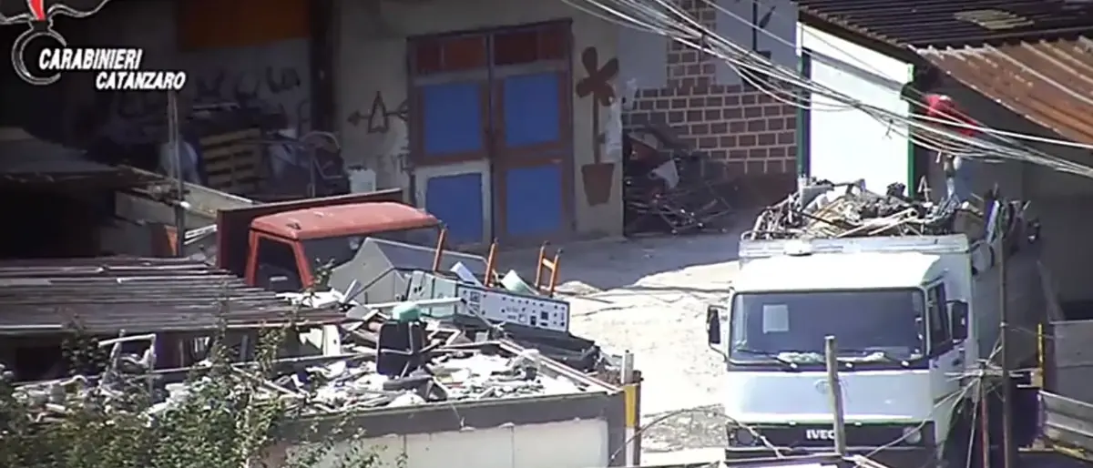 Traffico illecito di rifiuti tra Calabria e Campania, 58 indagati: la Dda chiude il cerchio - NOMI