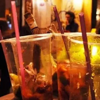 Serata disco con assembramenti e alcolici a minorenni: chiuso locale a Catanzaro
