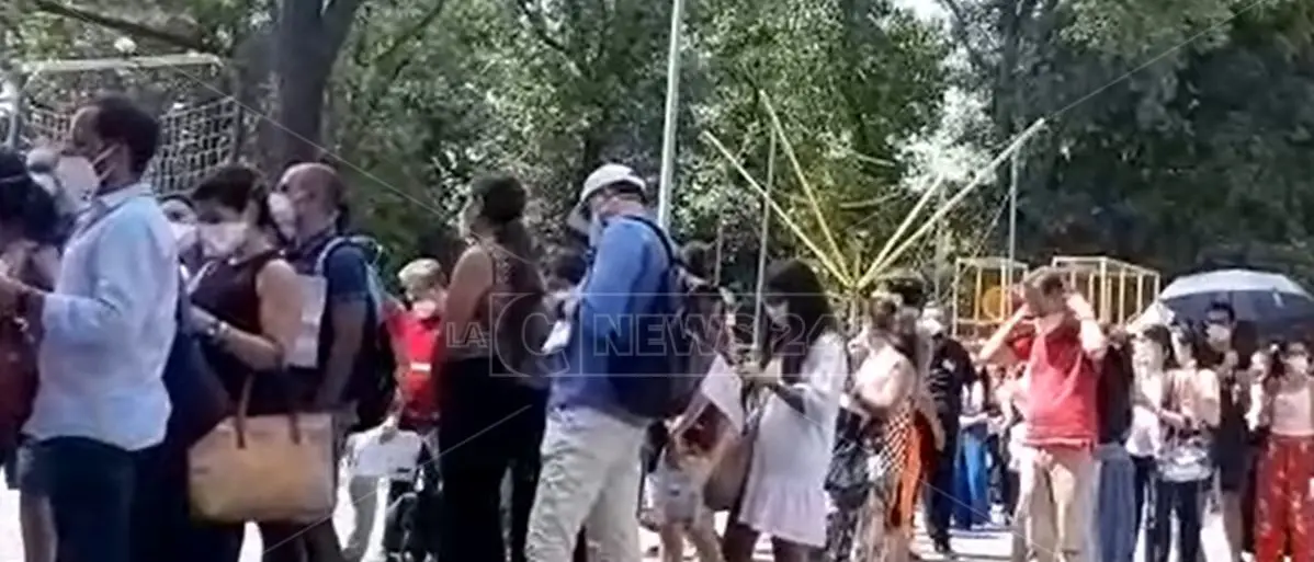 Concorso carriera prefettizia, migliaia in fila sotto il sole per ore: l’ira dei partecipanti calabresi