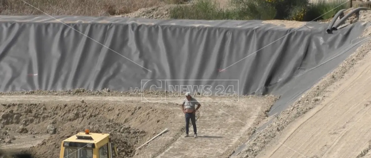 Caos rifiuti, la Regione accusa l’Ato Cosenza di «negligenza» e scrive in Procura