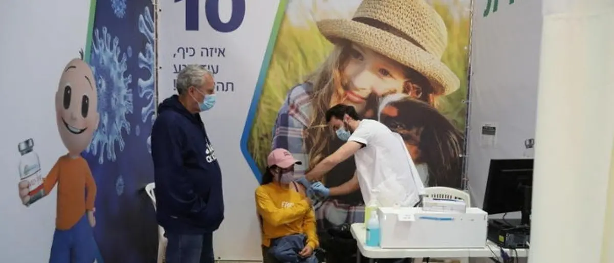 Vaccini anti-Covid, in Israele terza dose agli over 60: è il primo Paese al mondo