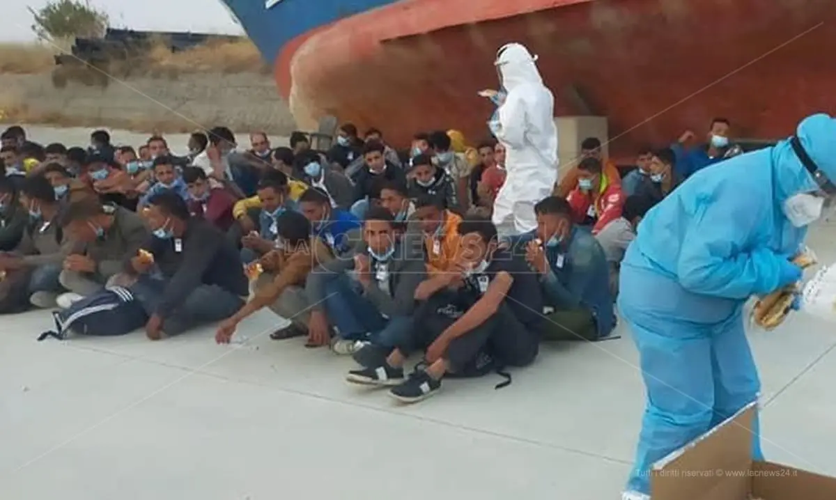 Nuovo sbarco migranti nella Locride, giunti in 95 a Roccella Jonica