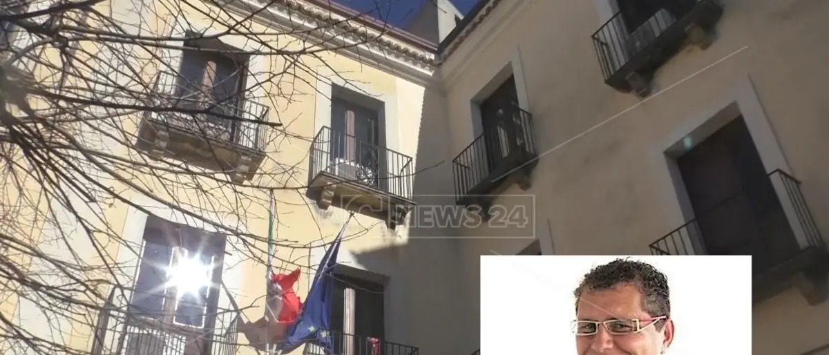 Belvedere Marittimo, si dimette l’assessore Cristofaro: è indagato in due inchieste