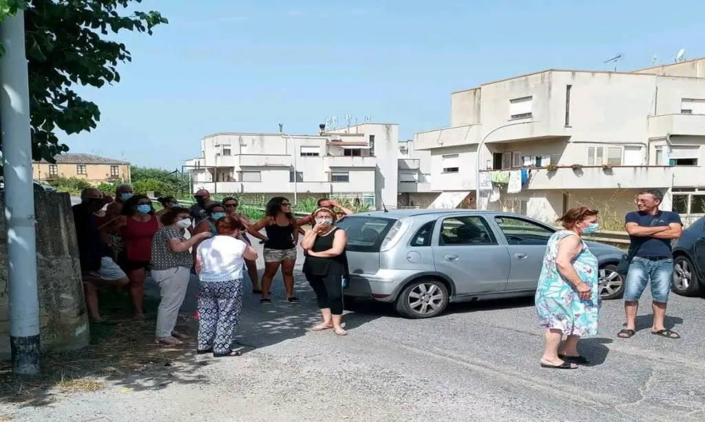 Crisi idrica a Vibo Marina, i cittadini in protesta bloccano la statale