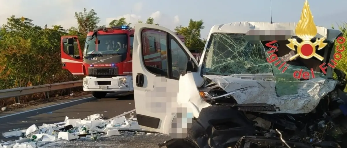 Incidenti Ss 18, la lunga scia di sangue e lo strano caso del tutor che il sindaco di San Lucido non vuole