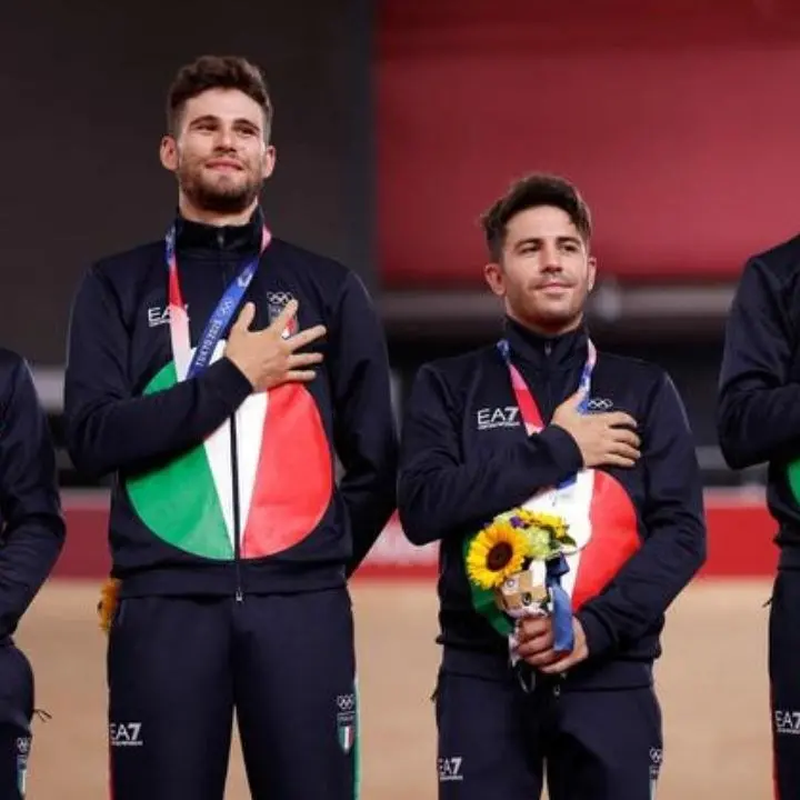 Tokyo 2020, Italia medaglia d’oro e record del mondo nell’inseguimento a squadre maschile di ciclismo