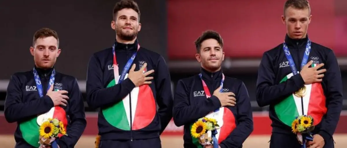 Tokyo 2020, Italia medaglia d’oro e record del mondo nell’inseguimento a squadre maschile di ciclismo