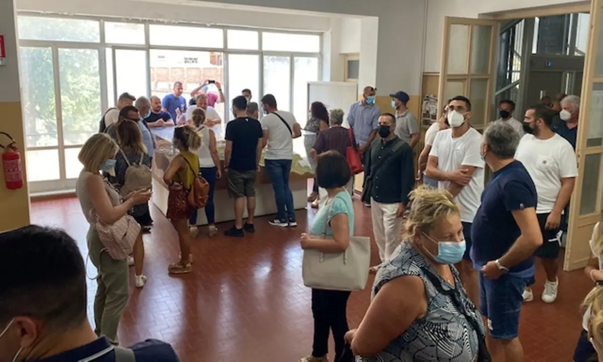 Sant’Anna Hospital, pignoramento da 17 milioni di euro: a Catanzaro la protesta dei dipendenti