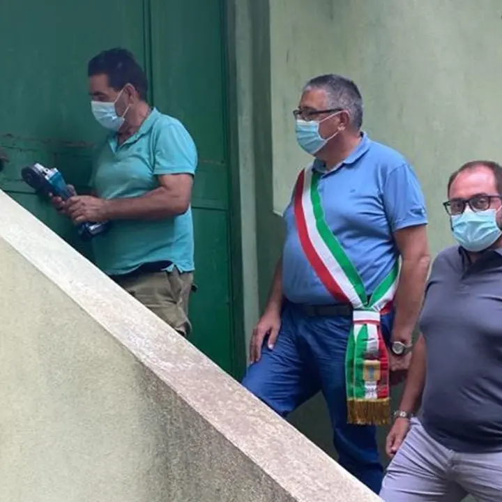 Il sindaco di Crotonei sabota l’acquedotto e lascia a secco 4 paesi limitrofi: denunce e polemiche