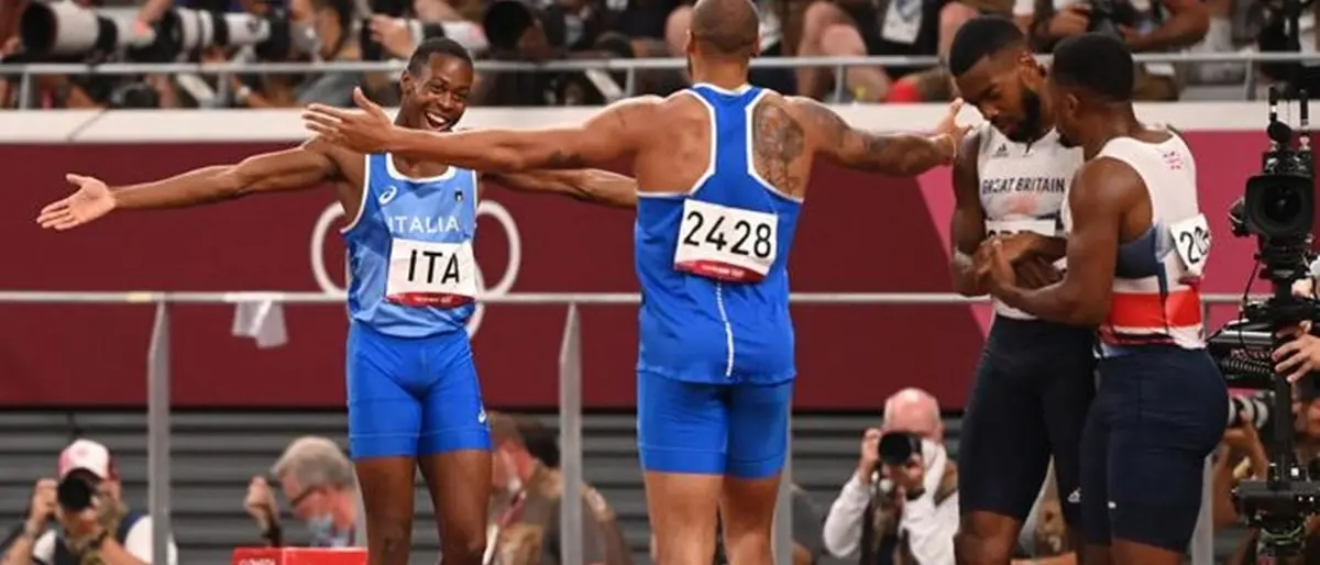 Tokio 2020, Italia da sogno: medaglia d’oro anche nella staffetta 4x100 trascinata da Jacobs