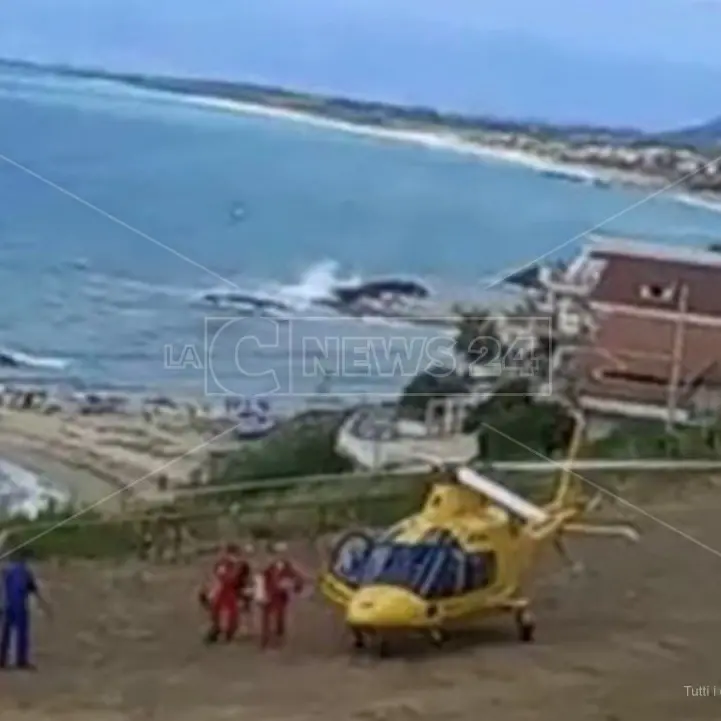 Pizzo, non riesce a tornare a riva e finisce sugli scogli: morto 67enne